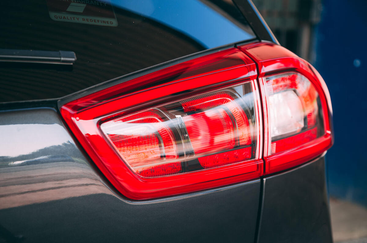 7-kia-e-niro-2019-rt-rear-lights.jpg?itok=9BKOQbrO