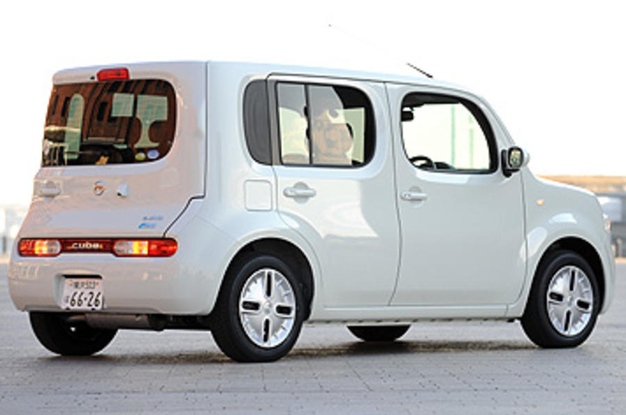 Nissan cube 1 поколение