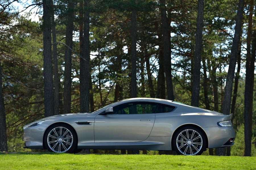 Aston martin db9 2004