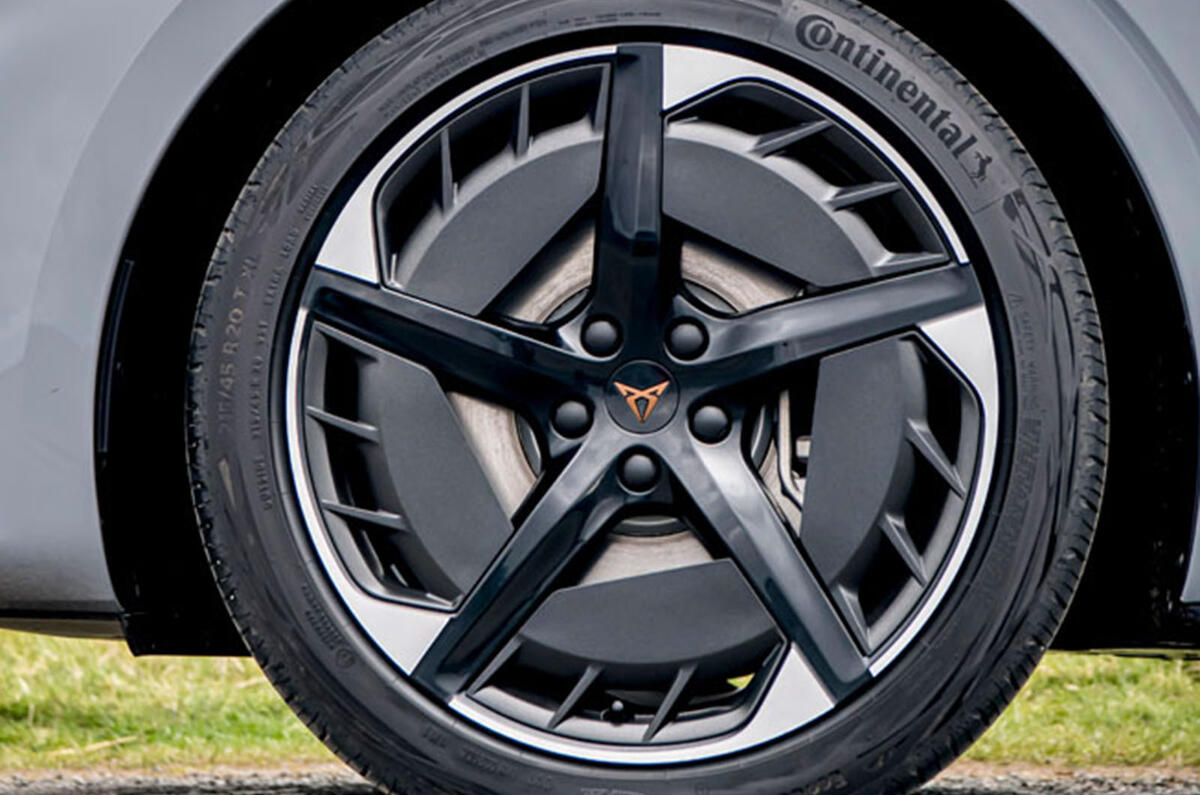 cupra born review 2024 05 wheel