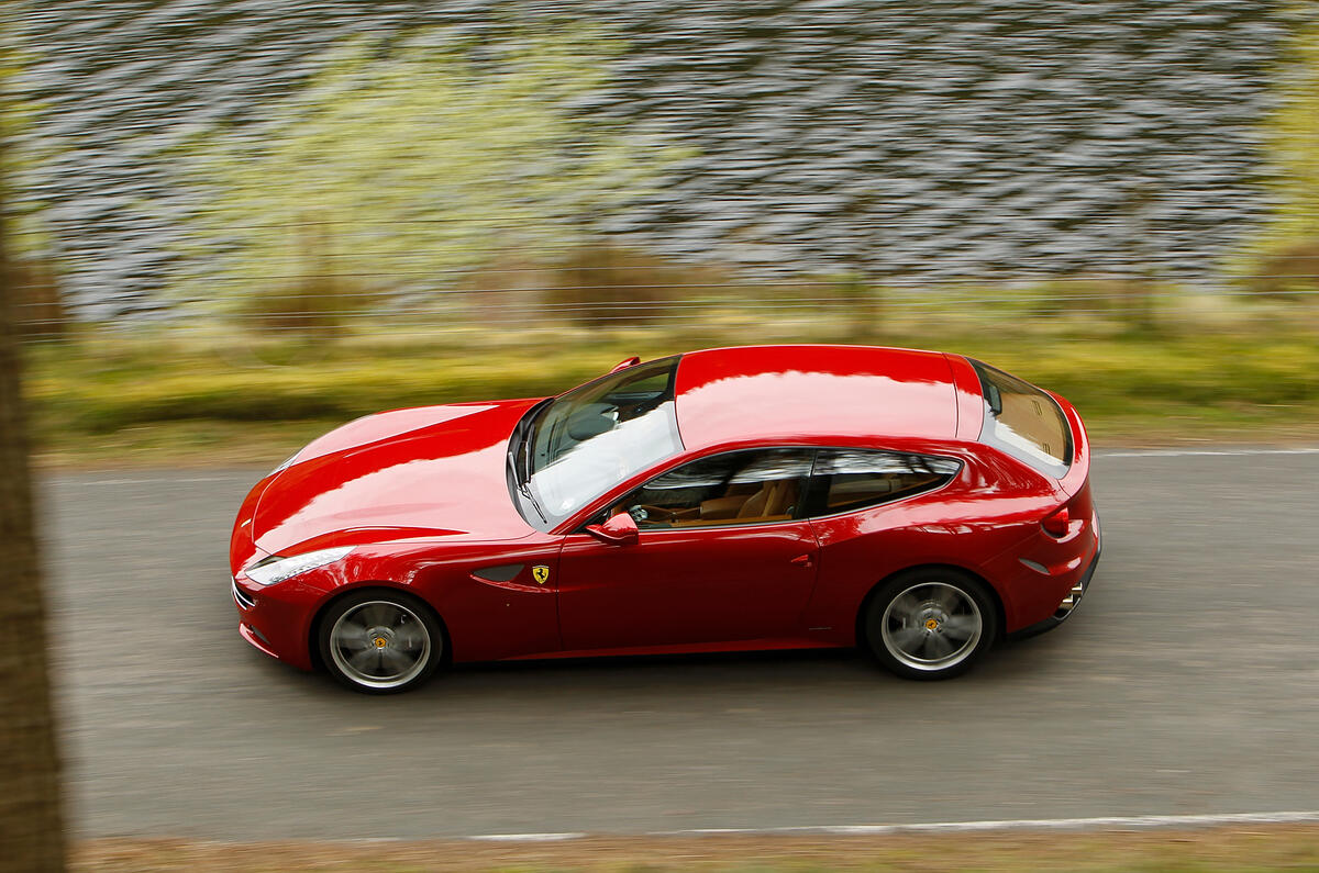 Ferrari FF en virage