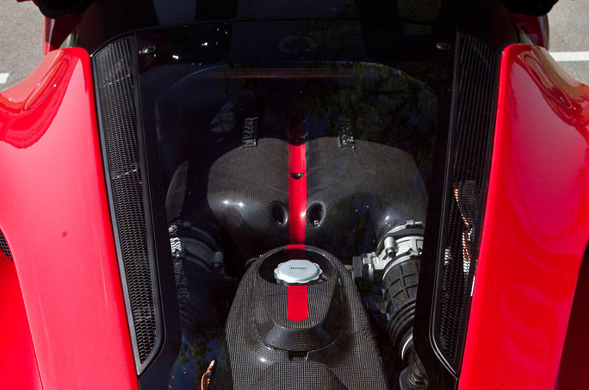 Ferrari laferrari engine