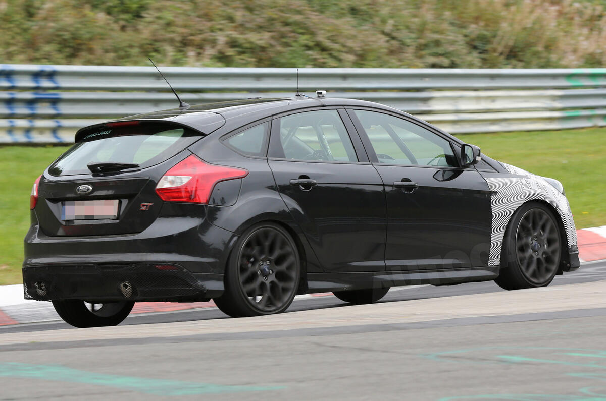 2016 Ford Focus RS - engine, on-sale date and new video