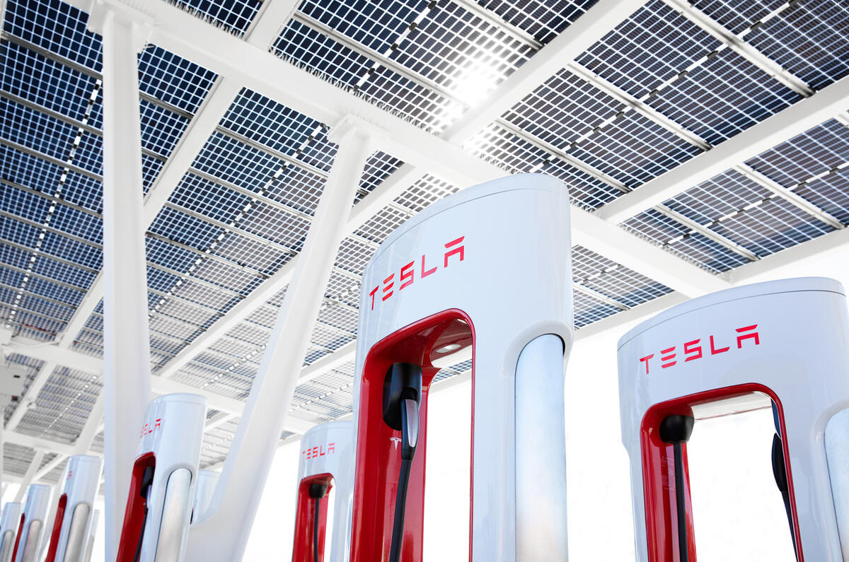 Does it cost to use a tesla store charging station