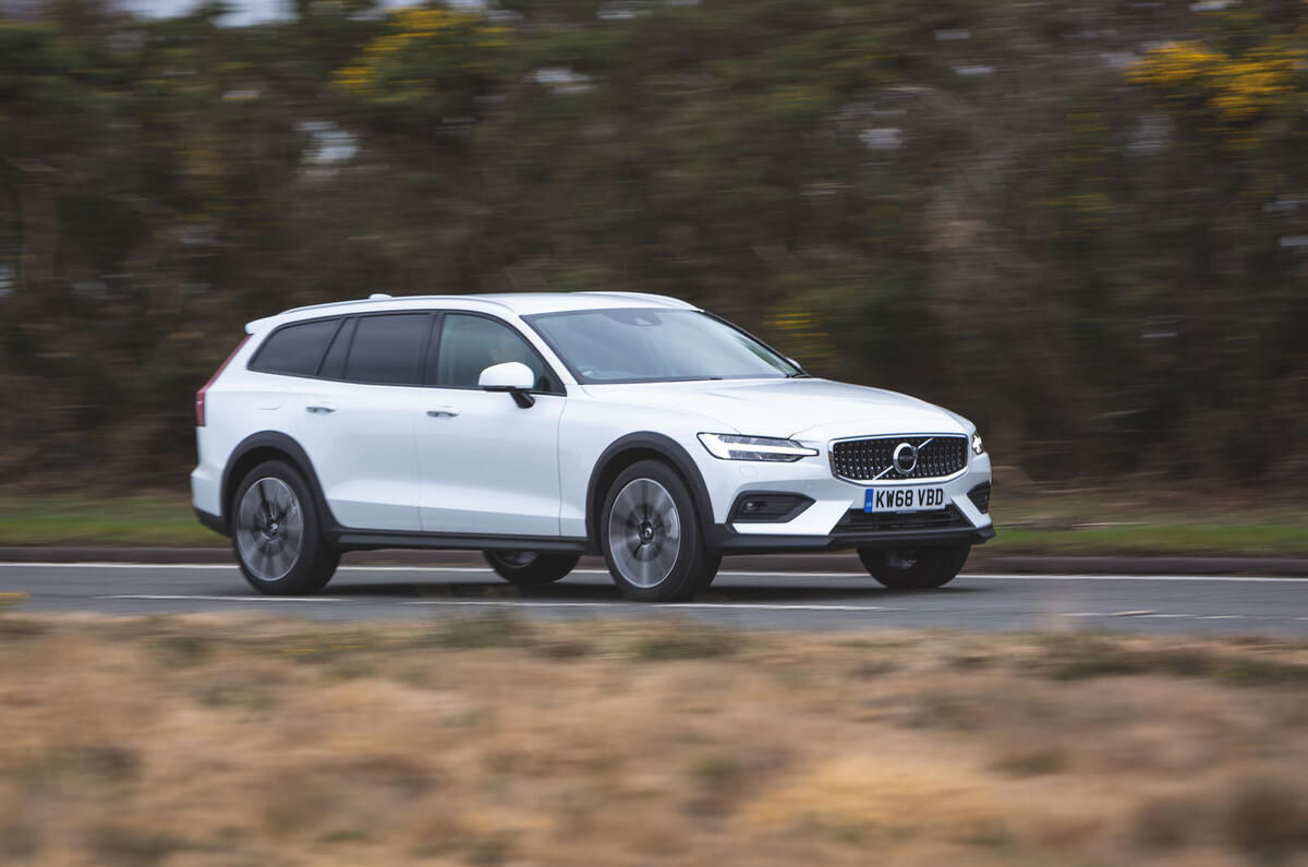 Volvo V60 Cross Country T5 2019 UK First Drive | Autocar