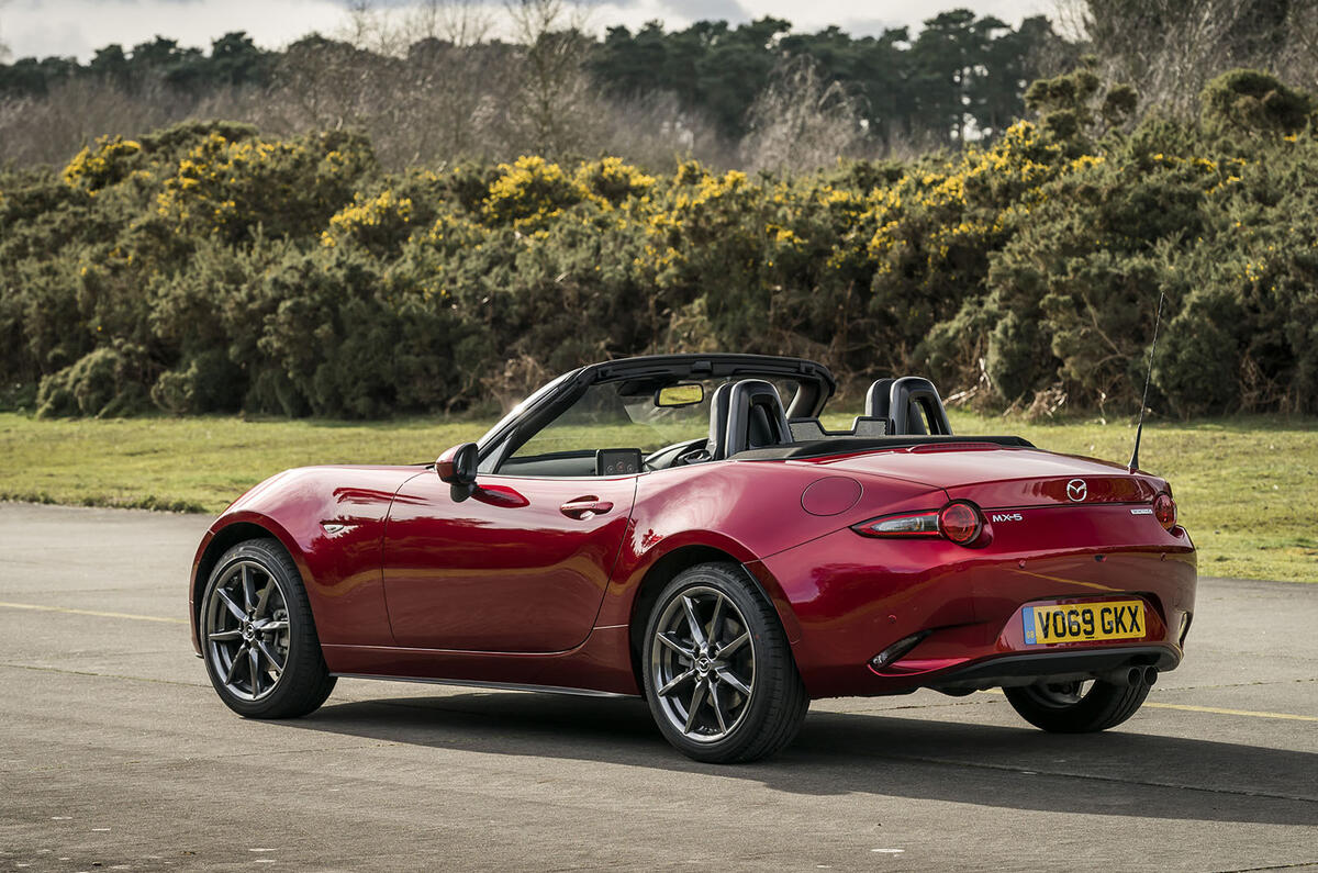 Mazda MX-5 2.0 Sport Tech 2020 UK First Drive | Autocar