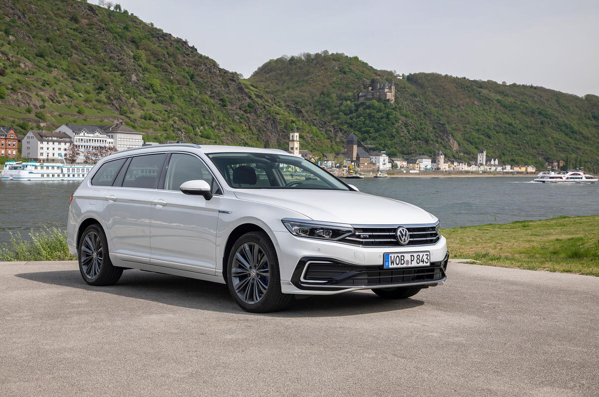 Volkswagen Passat GTE Estate 2019 Review | Autocar