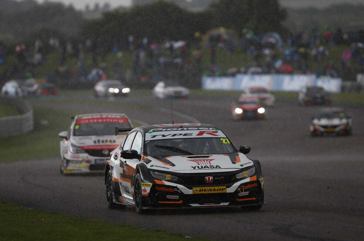 Btcc 19 Honda Civic Type R Drivers Take Thruxton Wins Autocar