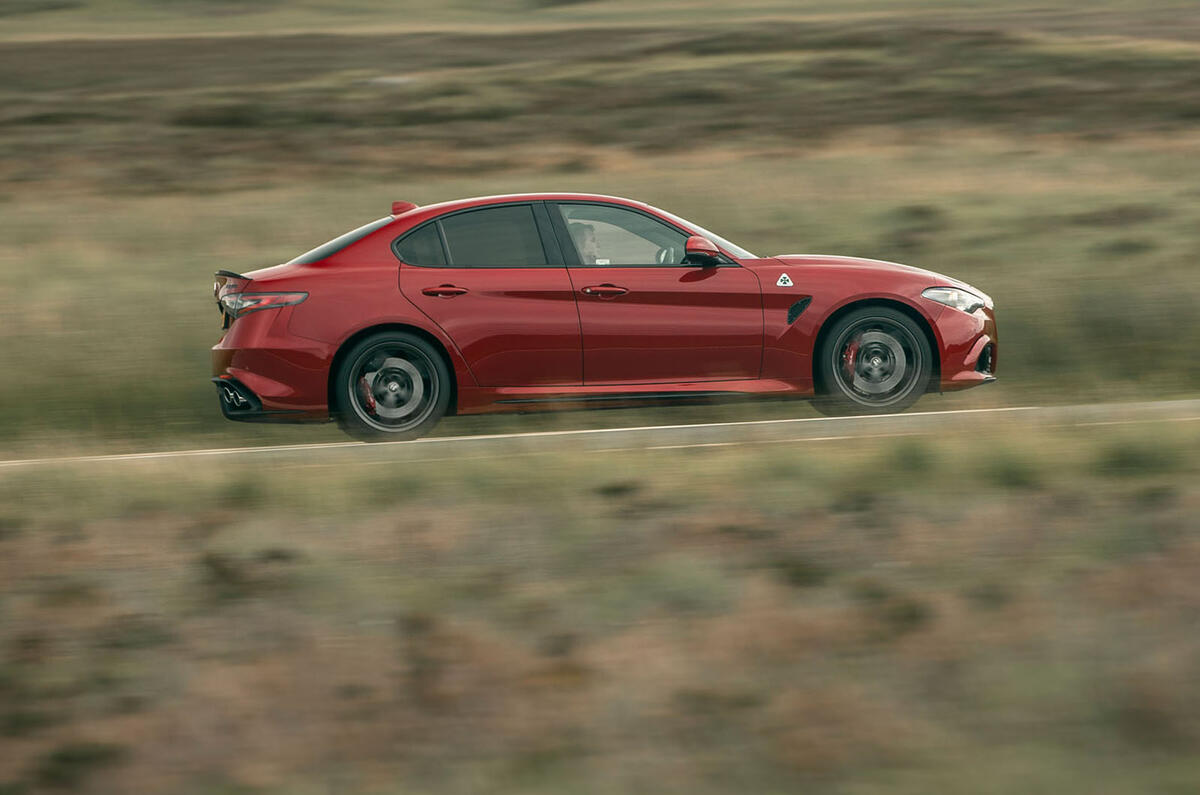 2015 - [Alfa Romeo] Giulia [Tipo 952] - Page 39 2-alfa-romeo-giulia-quadrifoglio-2020-uk-fd-hero-side