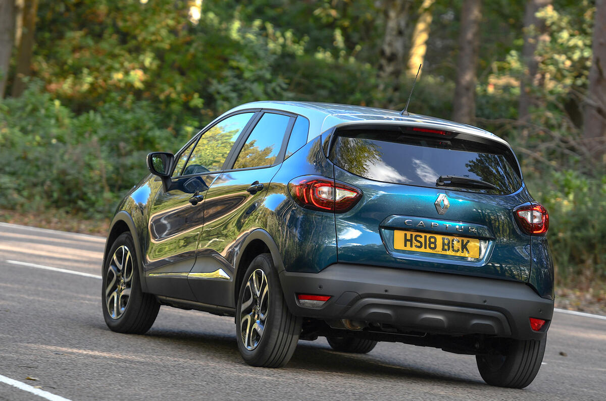 Renault Captur Iconic TCe 90 2018 UK Review | Autocar