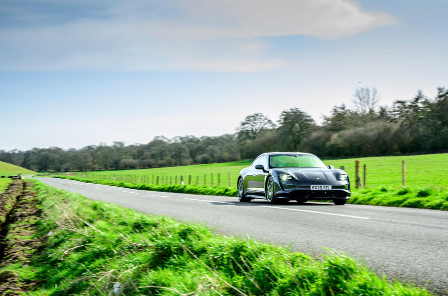 Porsche Taycan Turbo 2020 : premier bilan de la conduite au Royaume-Uni - les routes en tête