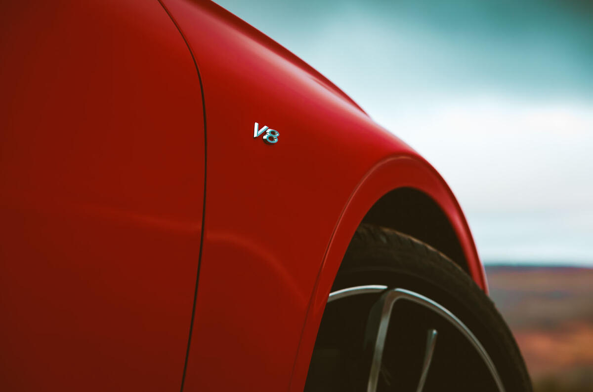 Bentley Continental GT V8 2020 UK first drive review - side model badge