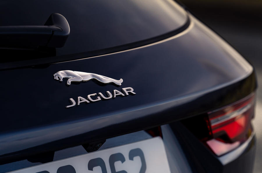 6 Jaguar F Pace P400e 2021 uk first drive review badge arrière
