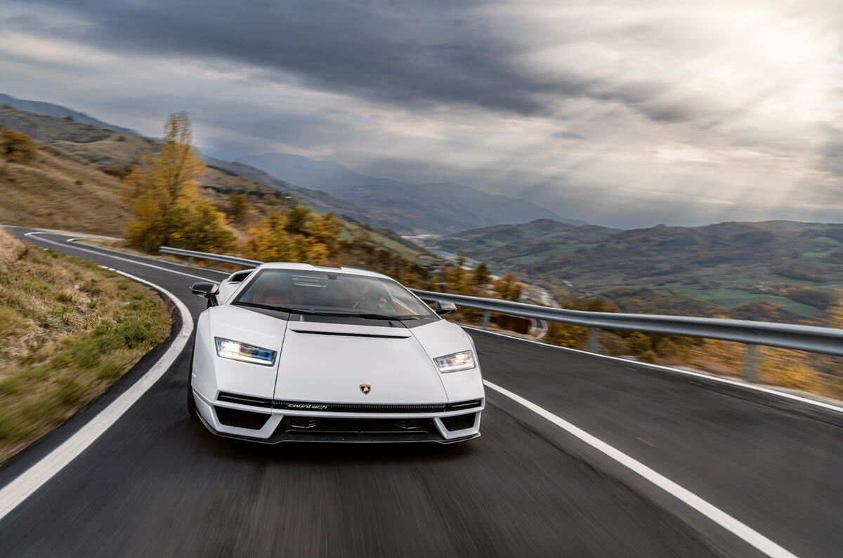 Lamborghini Countach LPI 800-4 hits public roads for the first time ...