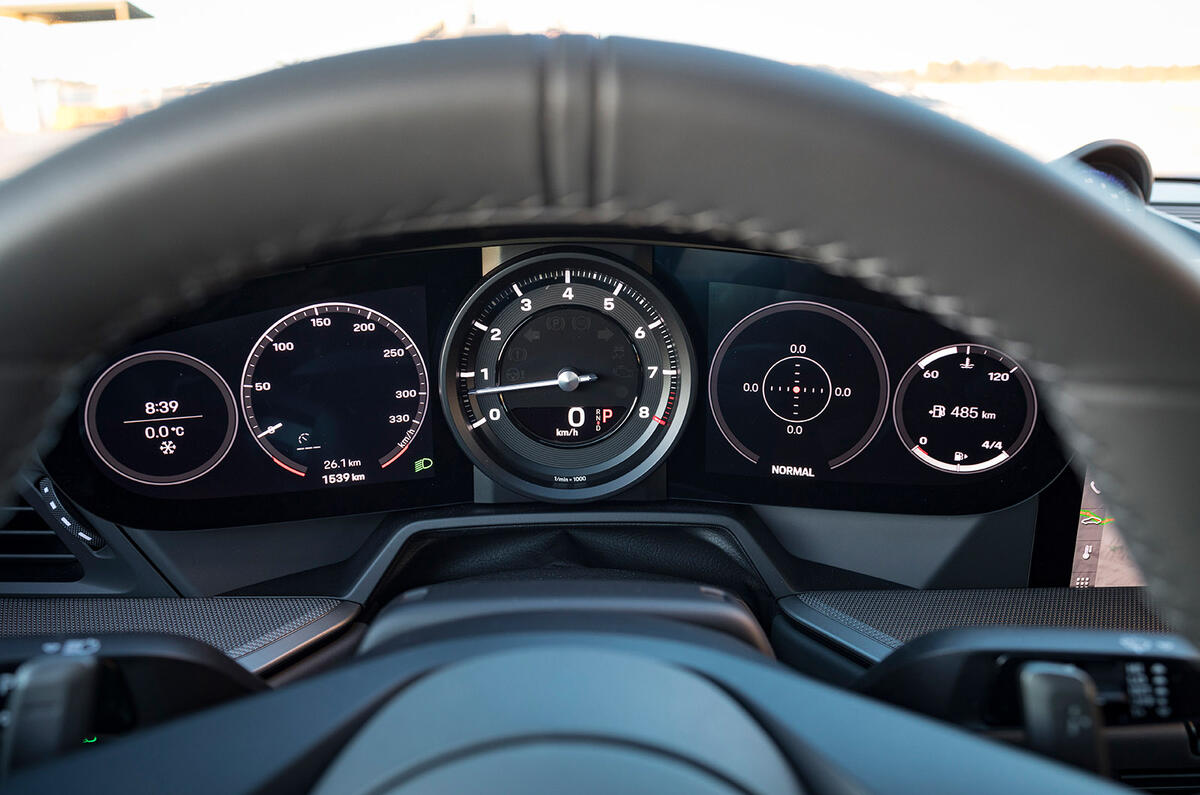 Porsche 911 Carrera 4S 2019 review - digital dials