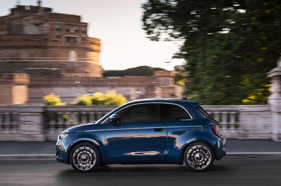 New Fiat 500e Hatchback Electric City Car To Cost 26 995 Autocar