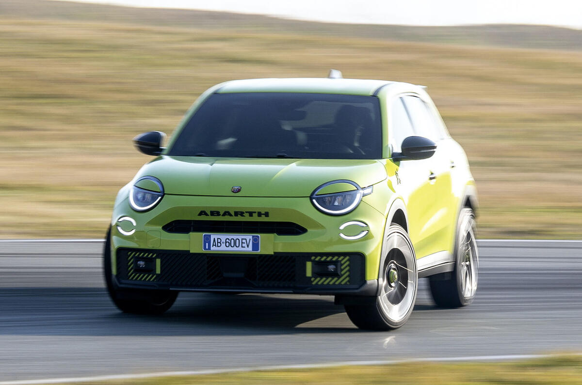 Abarth 600e green track sliding