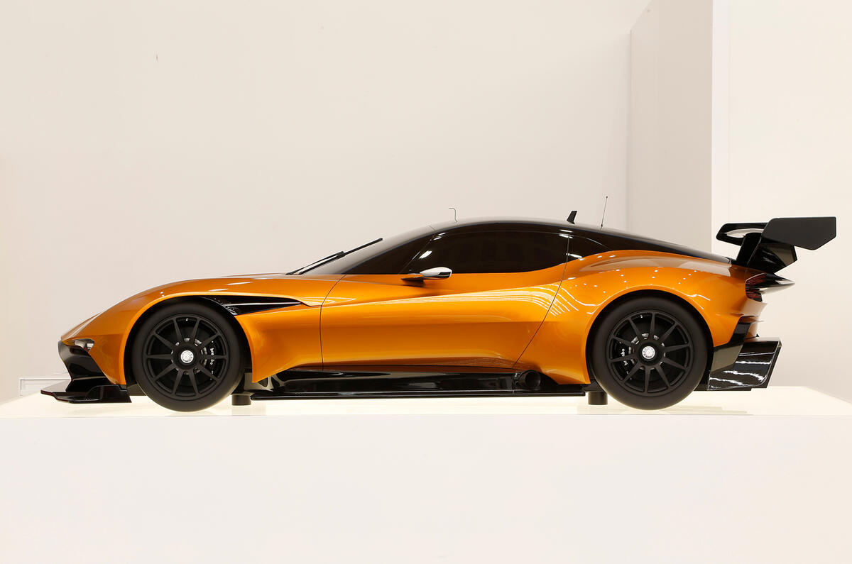 Aston martin vulcan фото