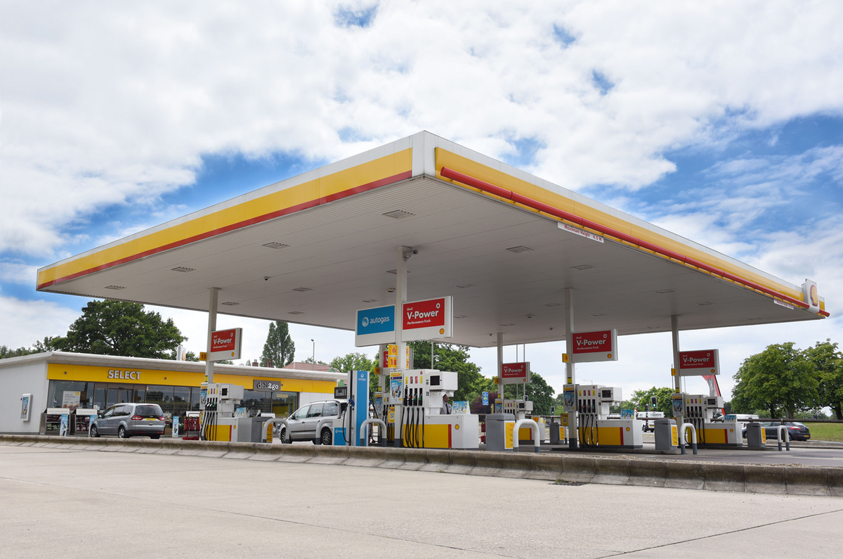 Buying fuel in litres but measuring efficiency in gallons makes no ...