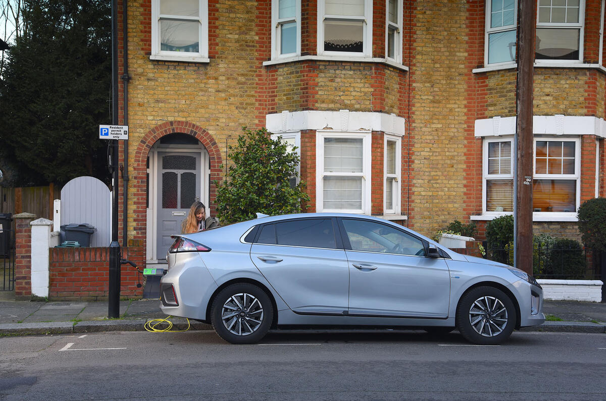 How to charge hybrid deals car at home