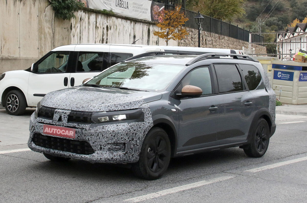 Dacia Jogger facelift front quarter