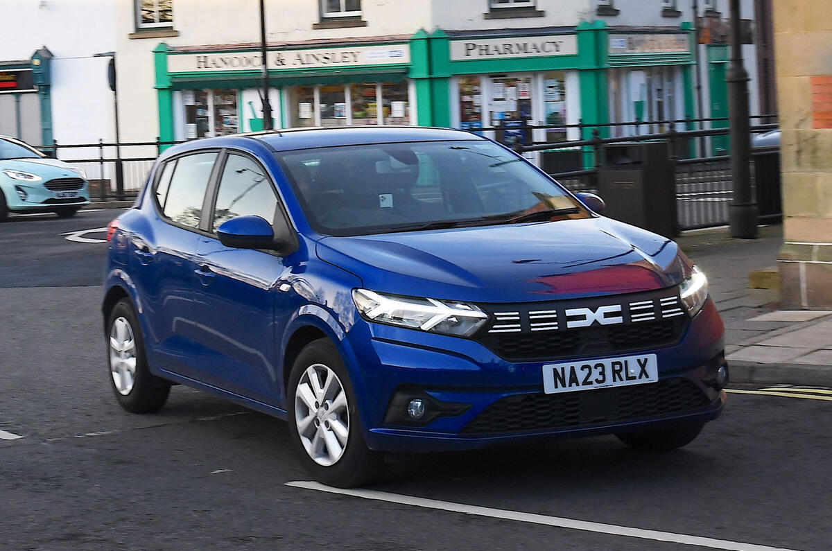 Dacia Sandero front quarter turning