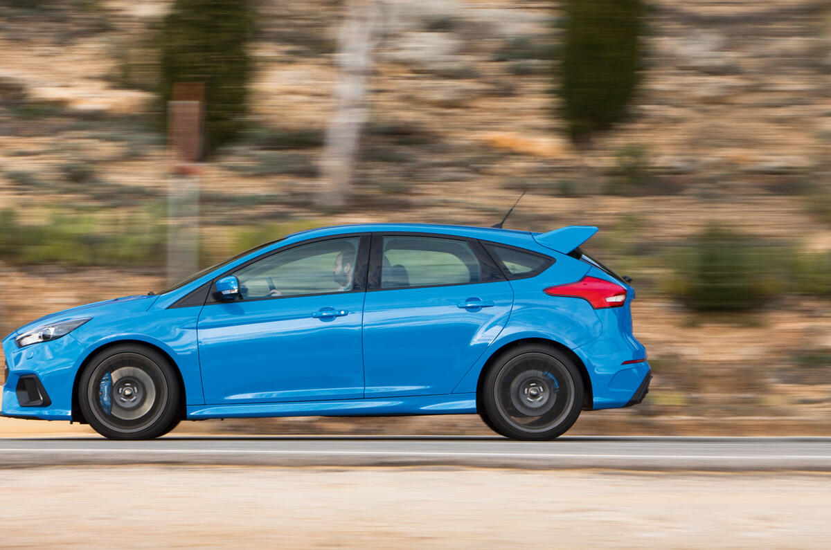 Ford Focus Rs Versus Volkswagen Golf R - Twin Test 