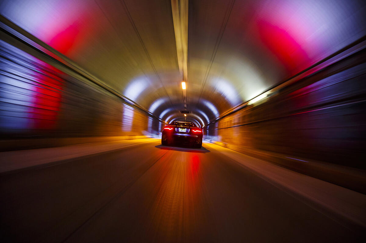 Jaguar f type sv r tunnel 1042