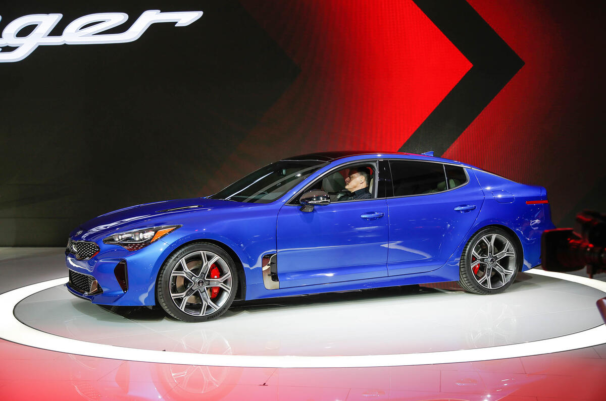 Kia stinger модель