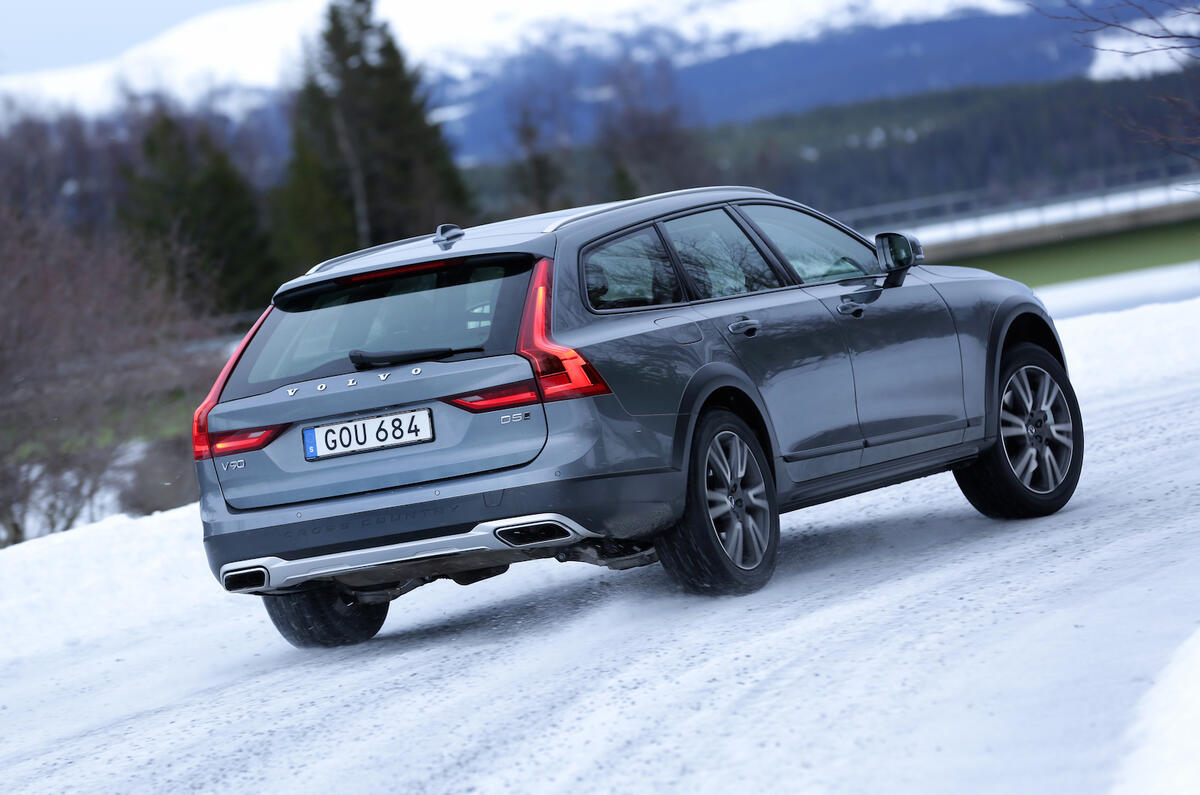 2017 Volvo V90 Cross Country Review | Autocar