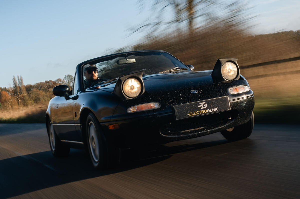 Mazda MX 5 Electrogenic front quarter tracking