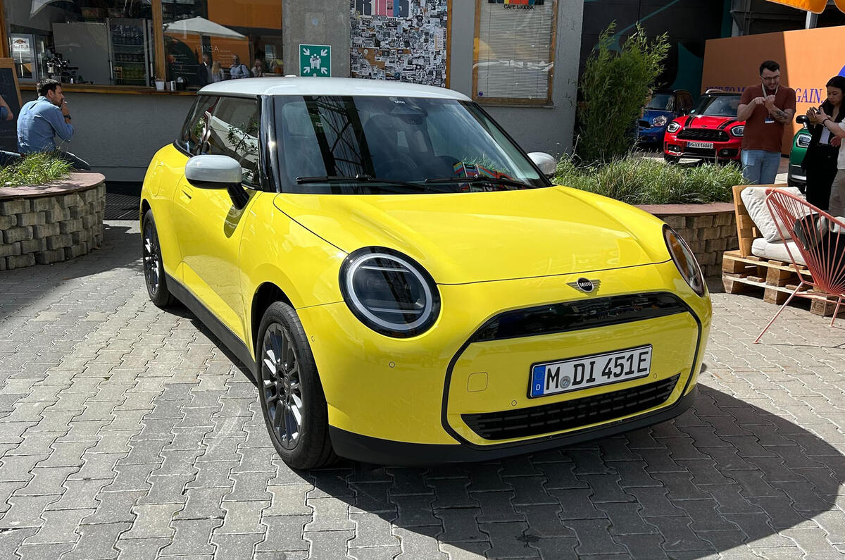 Electric mini deals cooper range