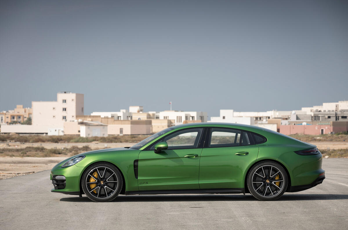 Porsche panamera gts 2018