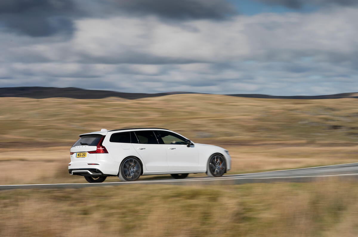 Volvo V60 T8 Polestar Engineered 2019 UK first drive review - on the road side