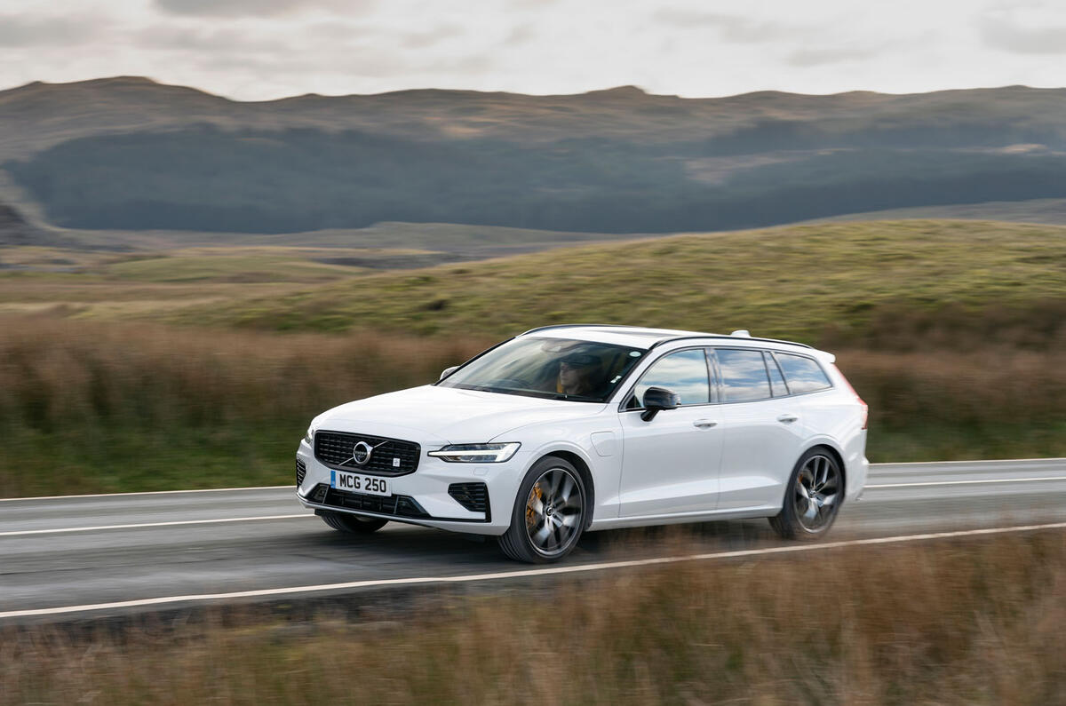 Volvo V60 T8 Polestar Engineered 2019 UK first drive review - tracking left