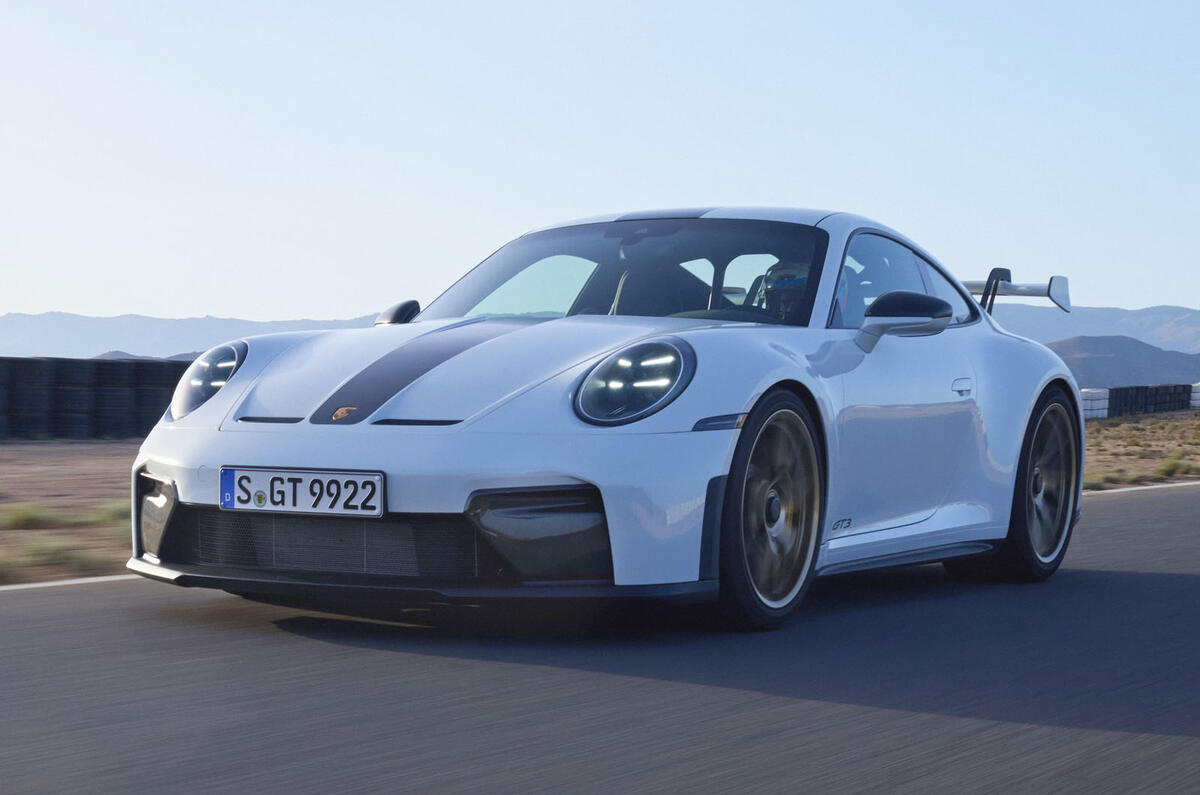 Porsche 911 GT3 2025 front quarter tracking