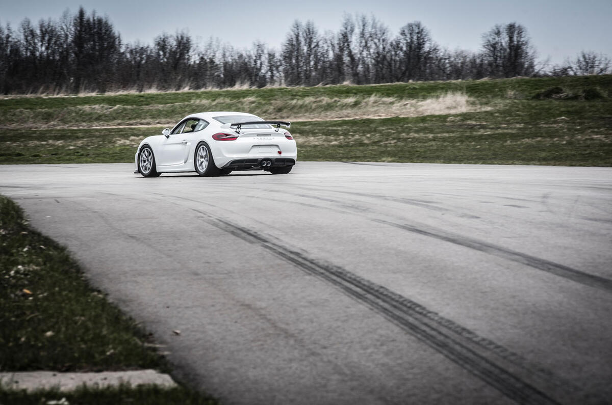 Porsche cayman gt4 race 030