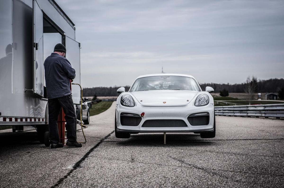 Porsche cayman gt4 race 038