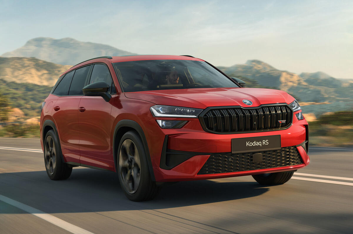 Skoda Kodiaq vRS 2025 front quarter tracking