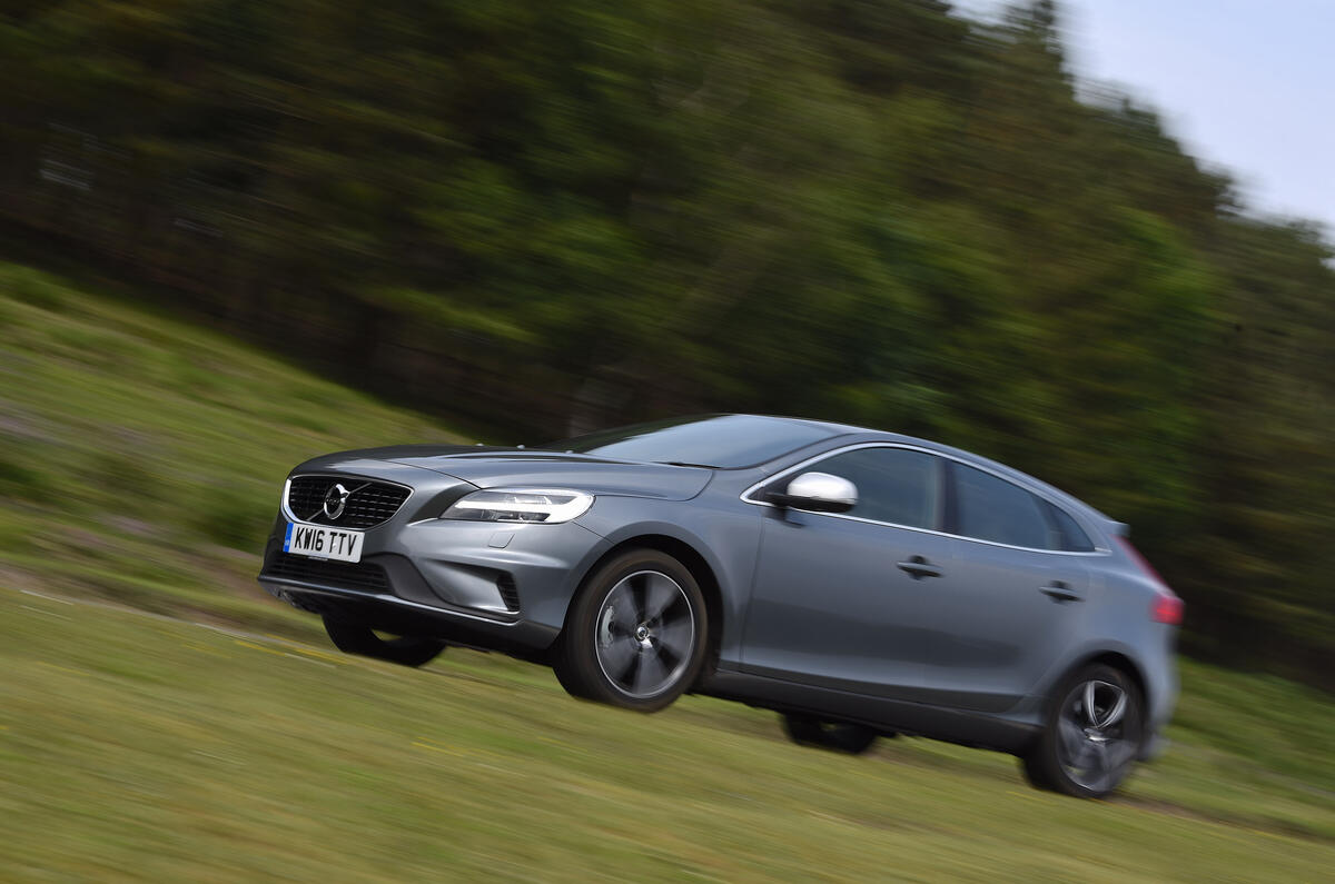 Volvo V40 T3 2016 Specs