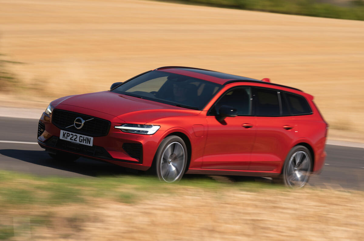 Volvo V60 front quarter tracking