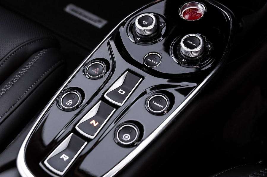 10 McLaren GT 2022 long term review console centrale