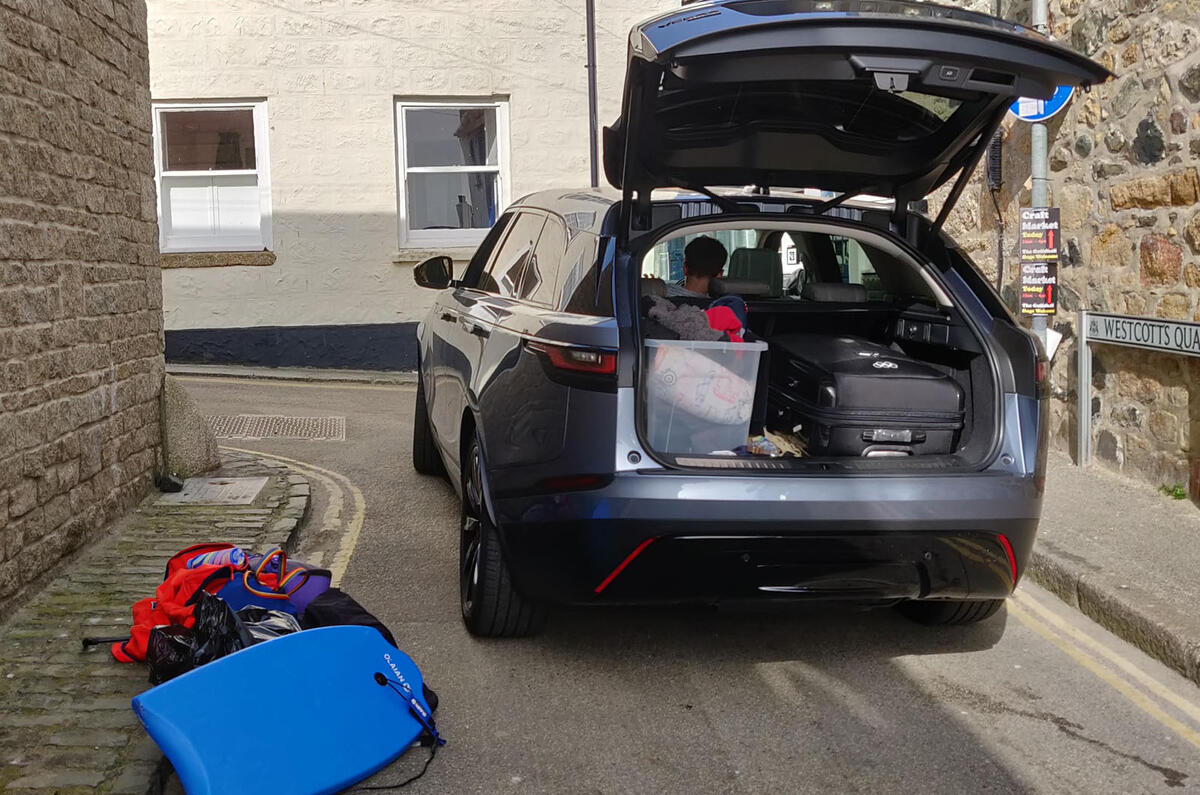 range rover ride on cabin bag