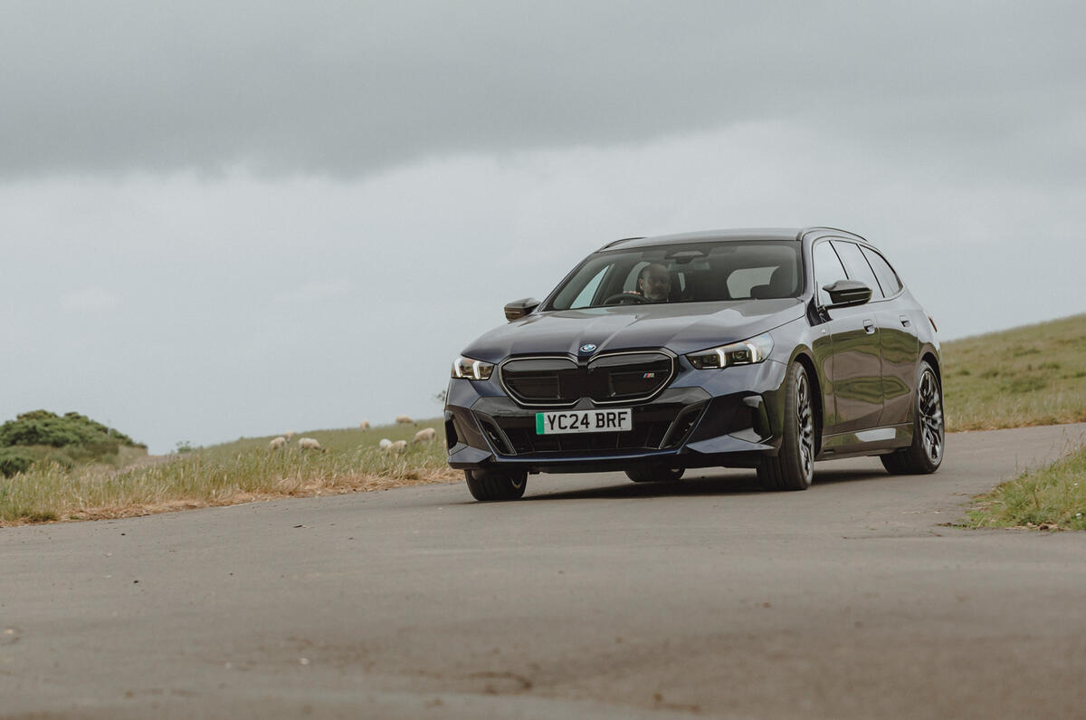 BMW i5 Touring statique