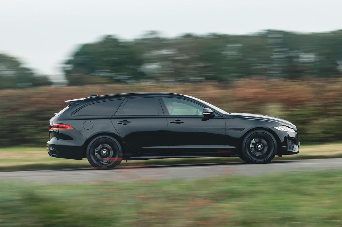 Jaguar XF Sportbrake latérale