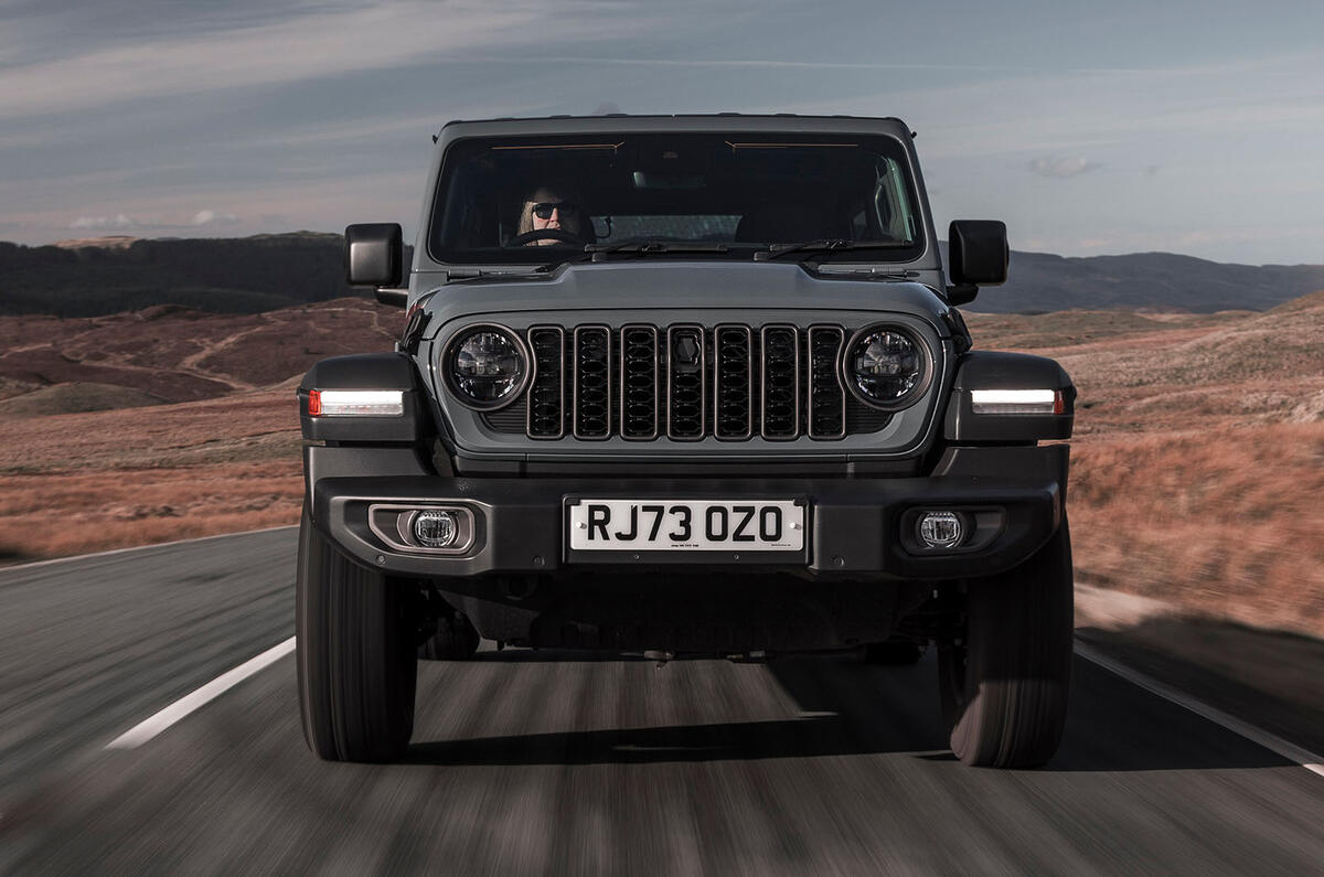 jeep wrangler avis 2024 21 front tracking