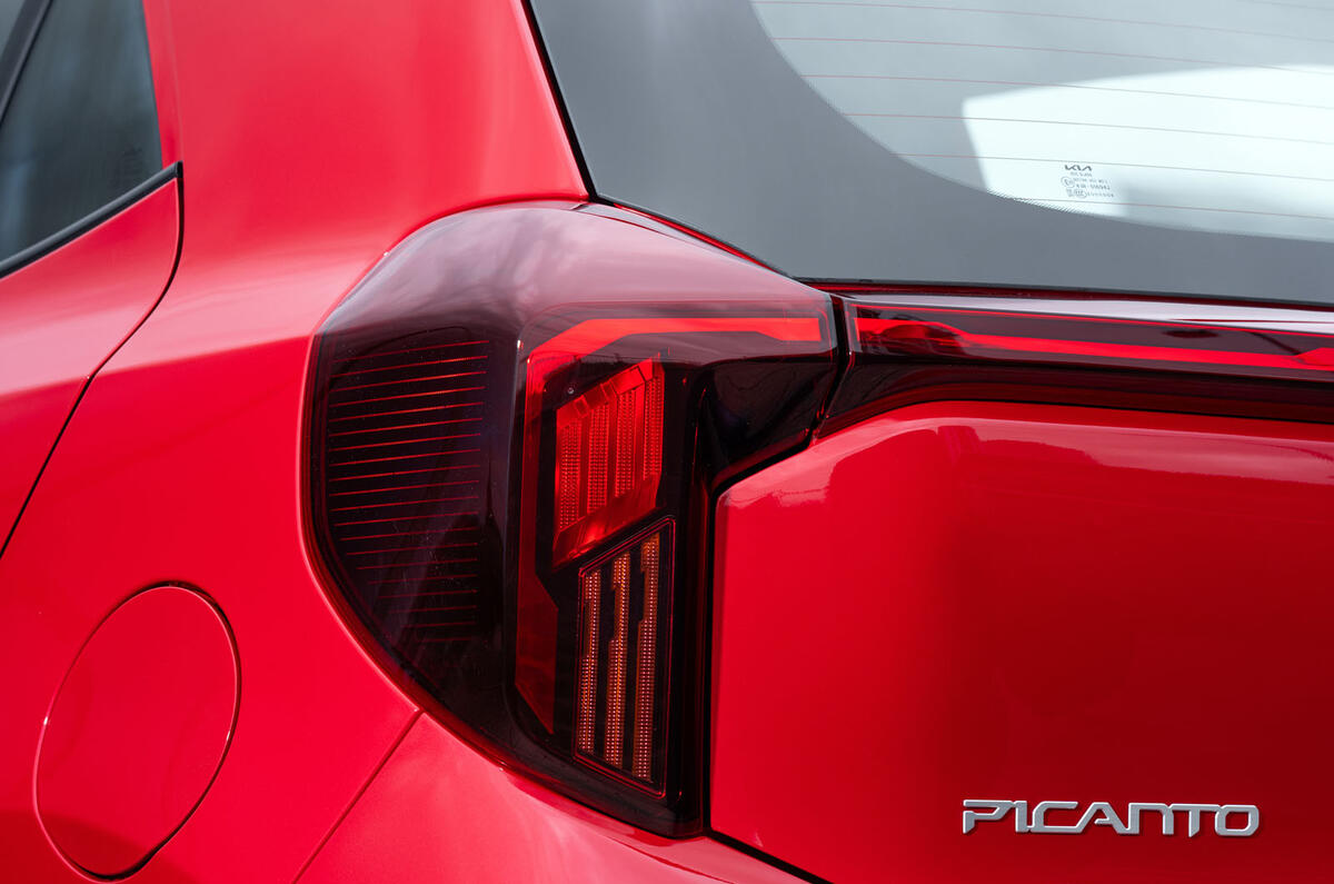 Kia Picanto avis 2024 06 feux arrières