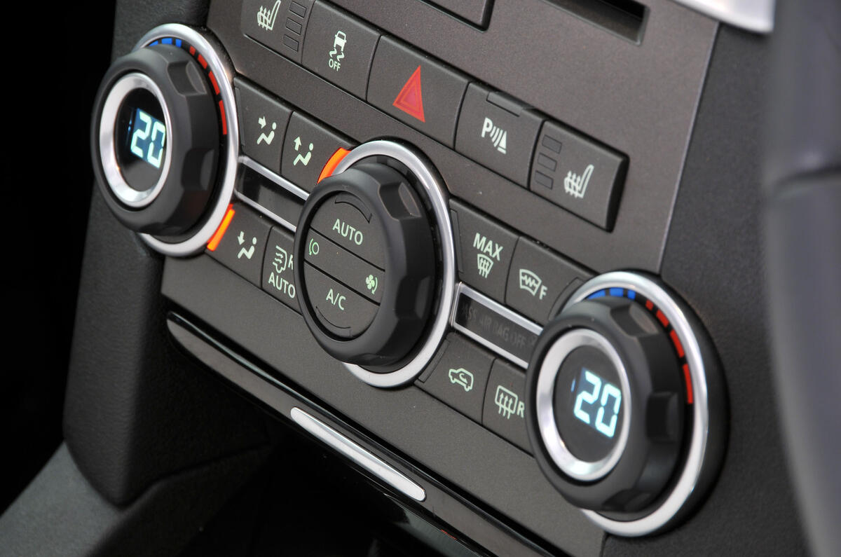 Land Rover Discovery climate control