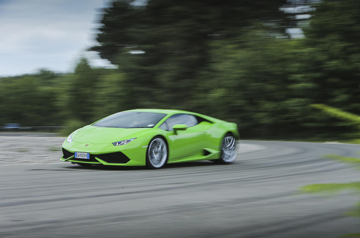 Lamborghini Huracán en virage serré