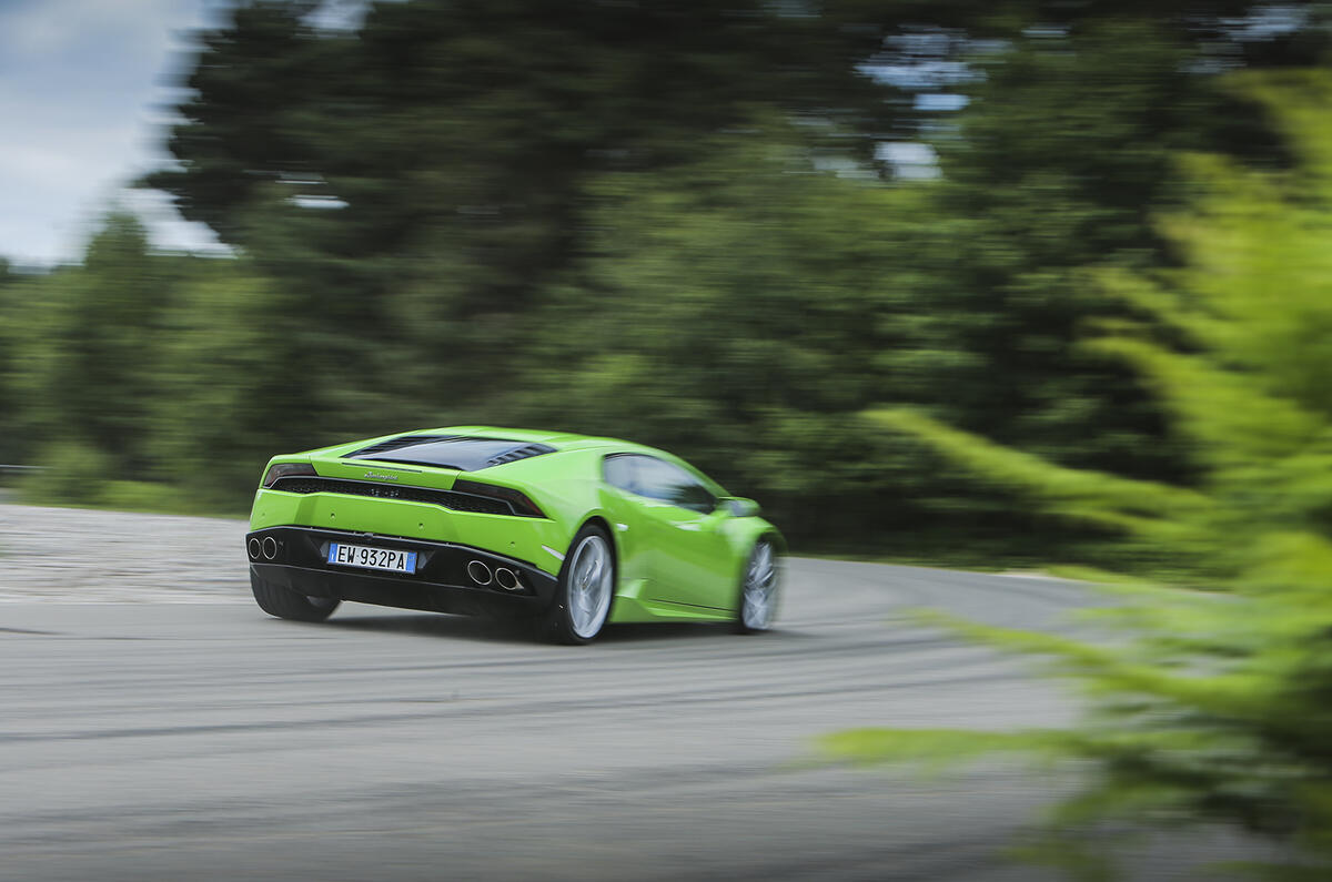 Lamborghini Huracán en virage